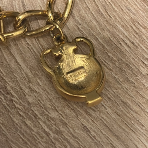 Vintage Trifari bracelet and earring set wine jugs or perfume bottles? - Picture 9 of 10